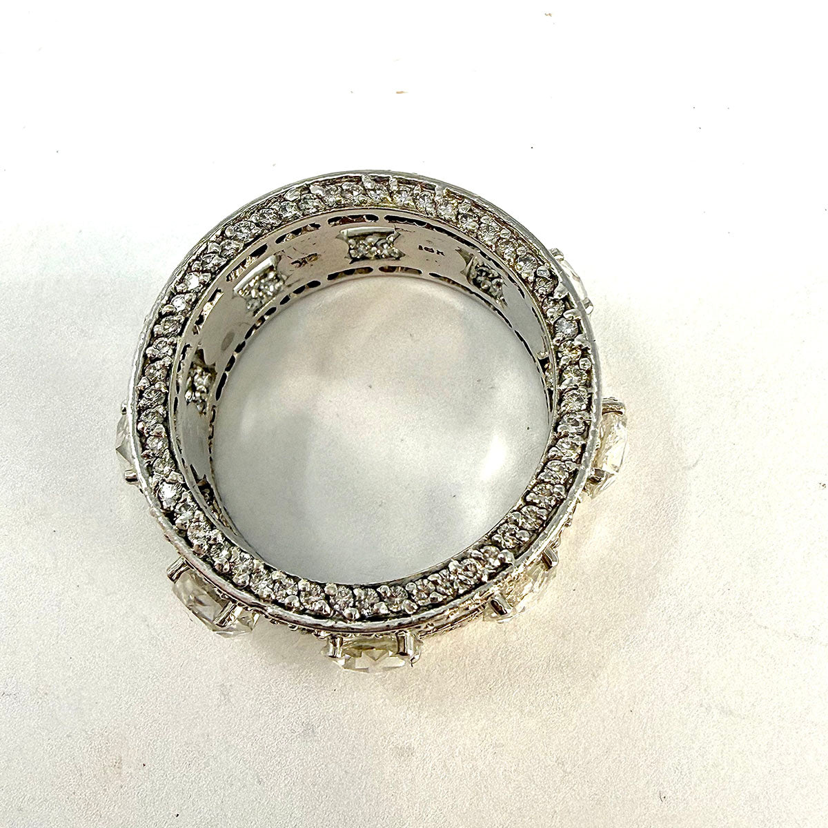 18K White Gold Ring with 9 Rose Cut Diamonds and 270 Full Cut Diamonds