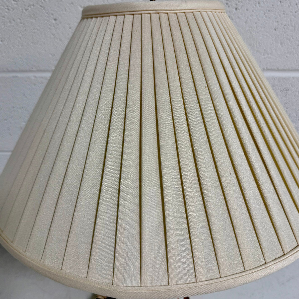 Vintage Asian Vase Table Lamp with Shade