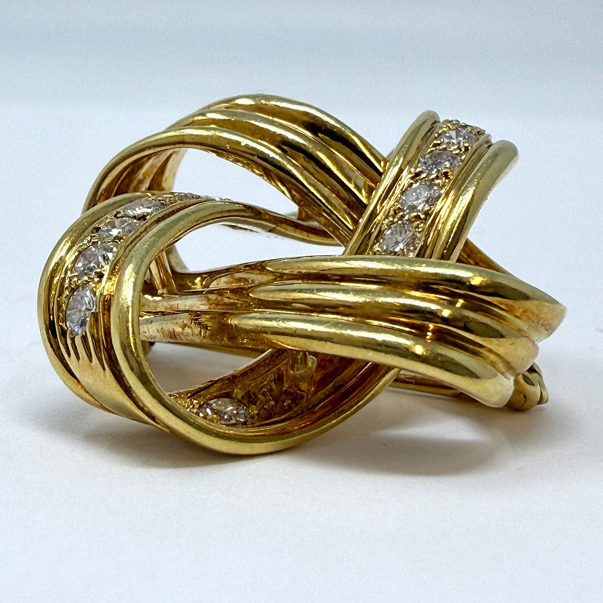 18K Yellow Gold Knot Pin with Diamonds