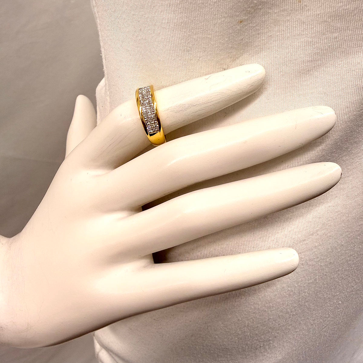 MKS 18K Gold Ring with 75 Princess Cut Diamonds