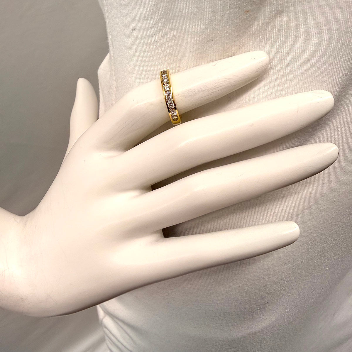 18K Gold Ring with 10 Full Cut  Diamonds