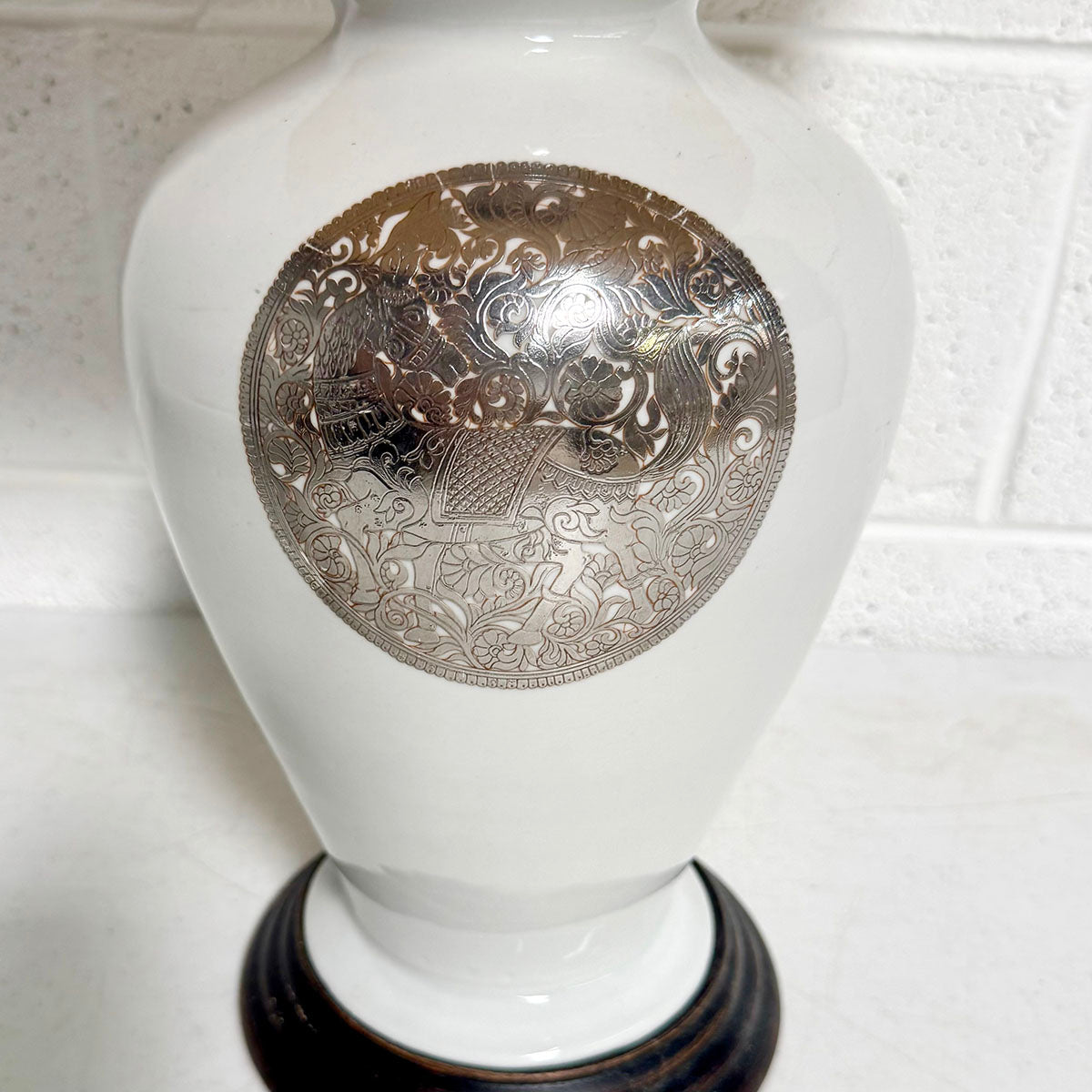 Medallion Table Lamp