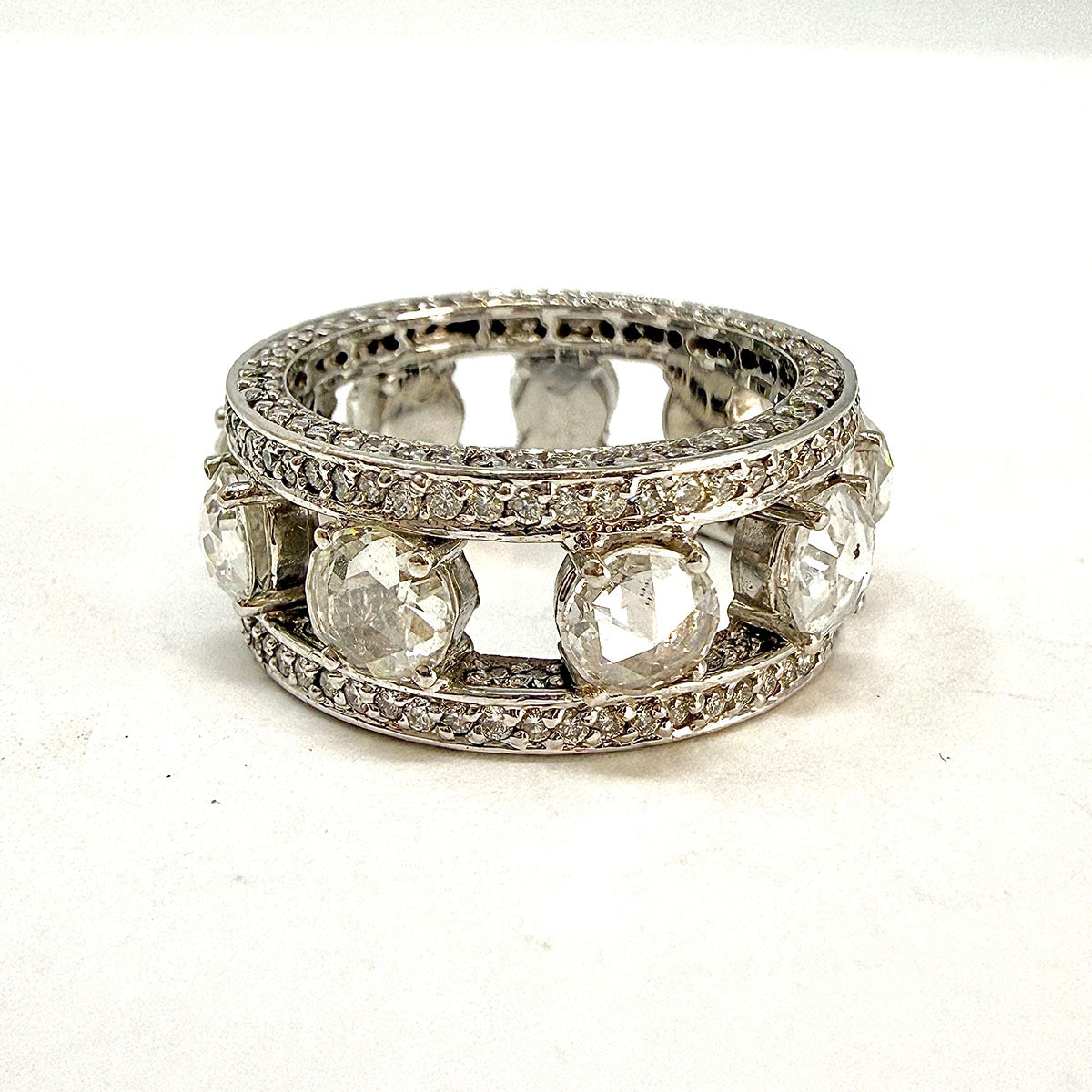 18K White Gold Ring with 9 Rose Cut Diamonds and 270 Full Cut Diamonds
