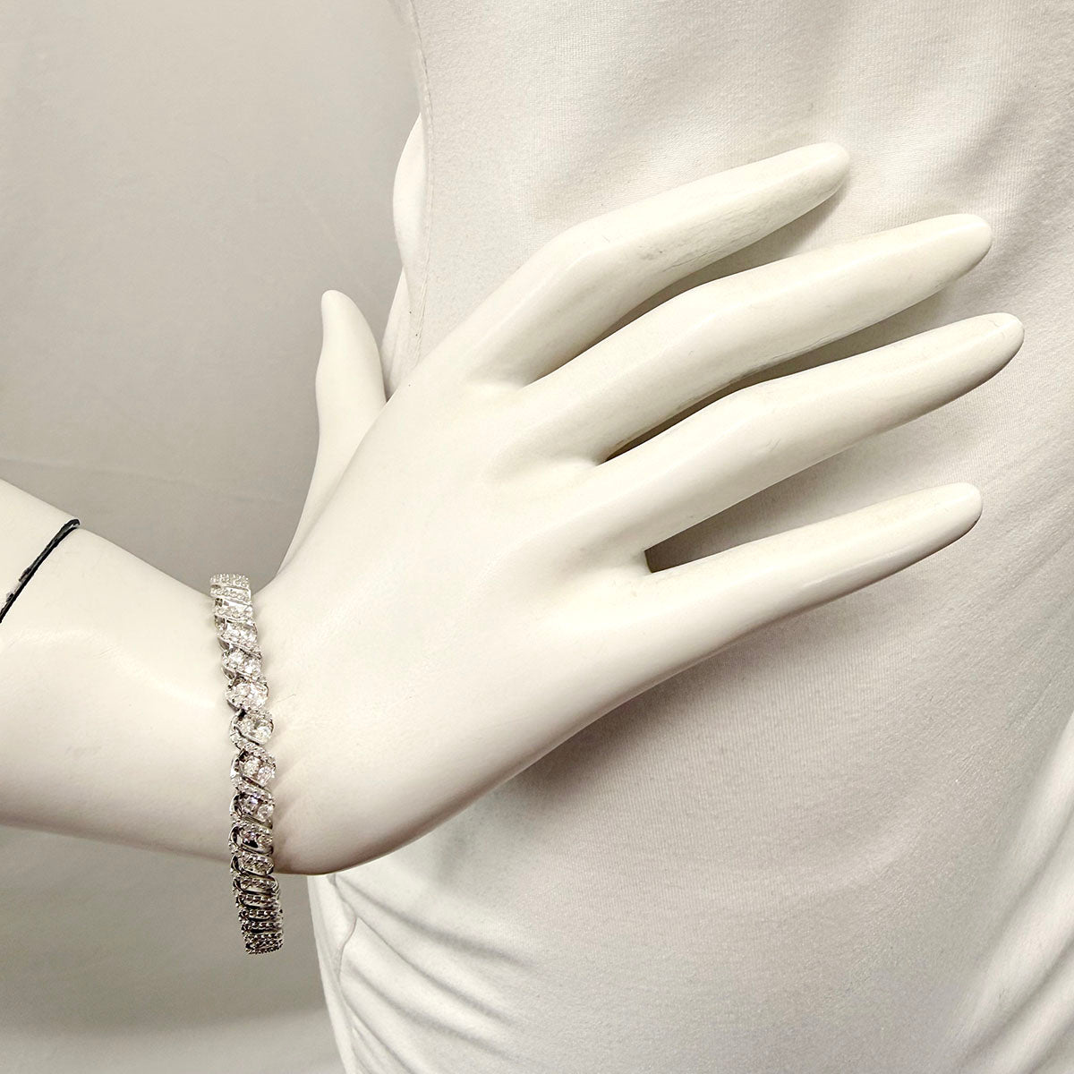 14K White Gold Diamond Bracelet
