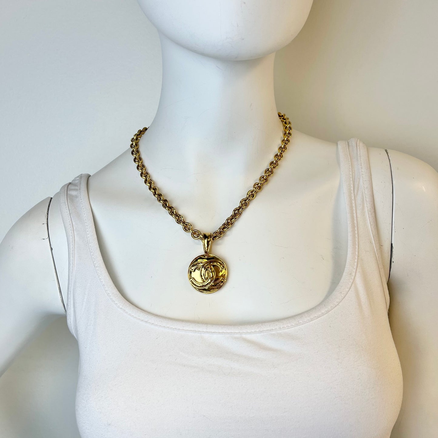 Chanel 1994 Gold-tone  Chain Link Pendant Necklace