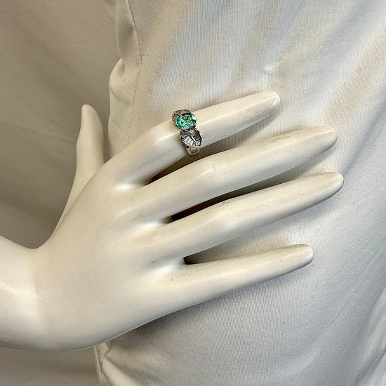 18K White Gold Ring with Diamond and Emerald