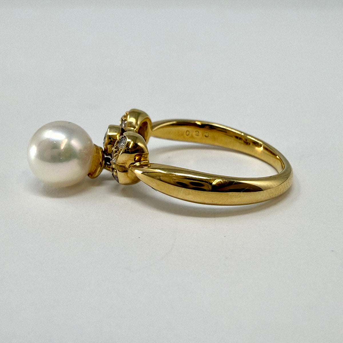 Bow Ring with Diamonds and Pearl