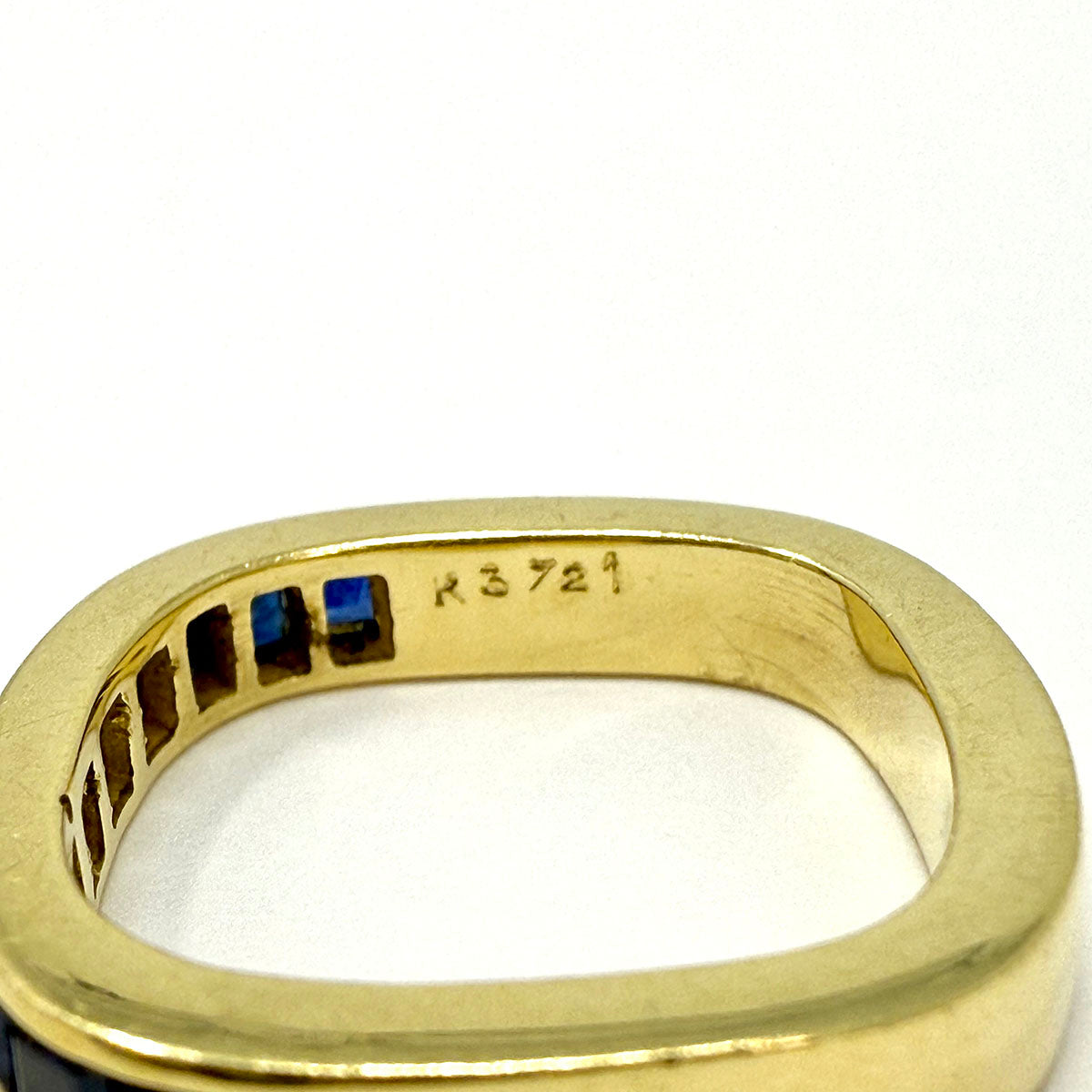 18K Gold Ring with 11 Sapphires