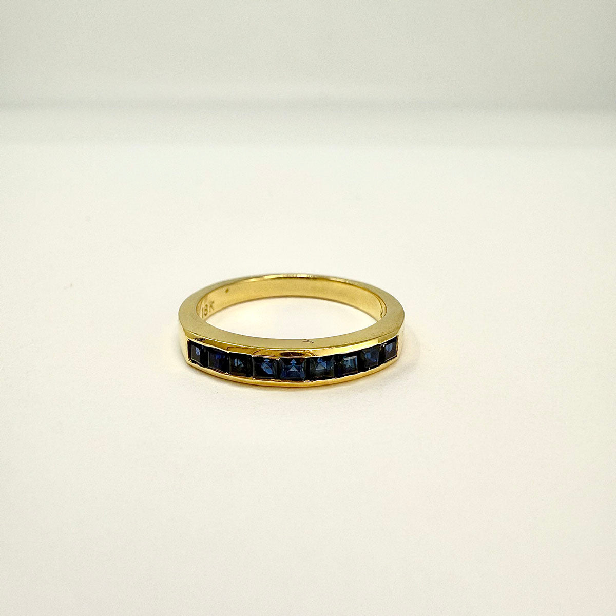 18K Gold Ring with 9 Sapphires