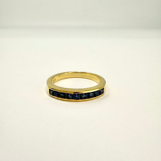 18K Gold Ring with 9 Sapphires