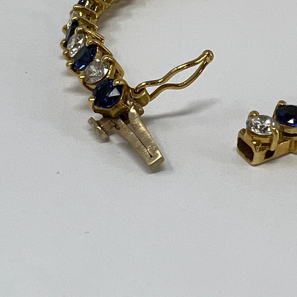 18K Gold Bracelet with Diamond and Sapphire