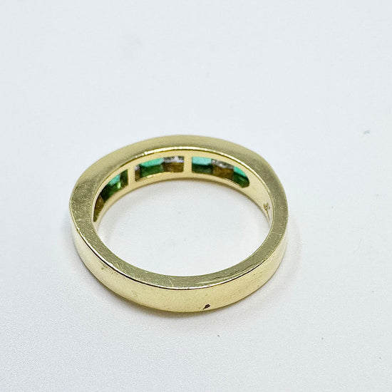 18K Gold Ring with 5 Emeralds and 4 Diamonds