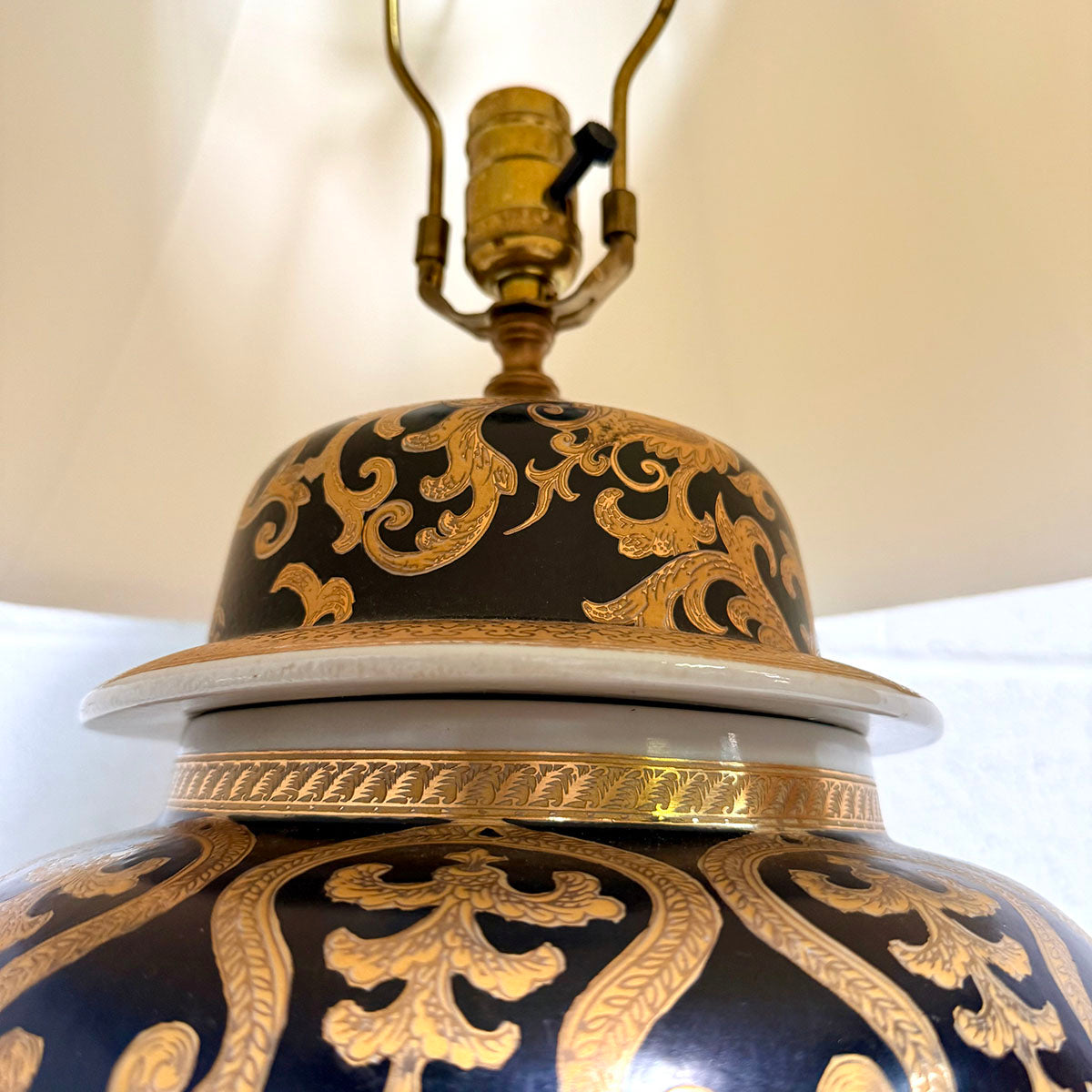 Asian Style Porcelain Jar Table Lamp (Frayed Shade)