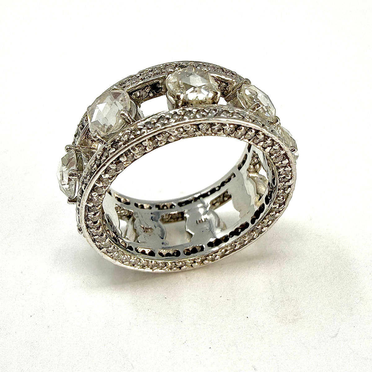 18K White Gold Ring with 9 Rose Cut Diamonds and 270 Full Cut Diamonds