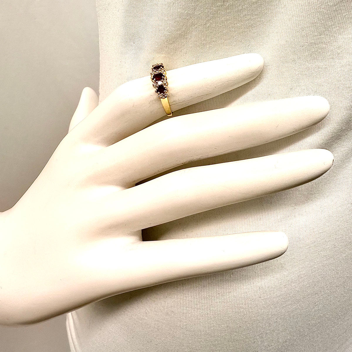 18K Gold Ring with Ruby and Diamond