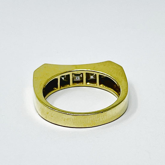 Prestige 18K Gold Ring with Diamonds