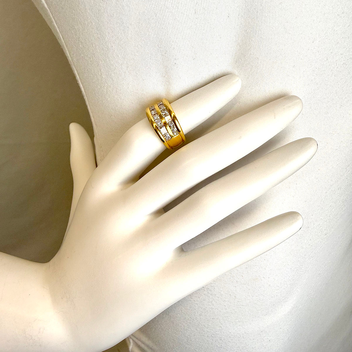 18K Gold Ring with Double Row of 14 Square Diamonds