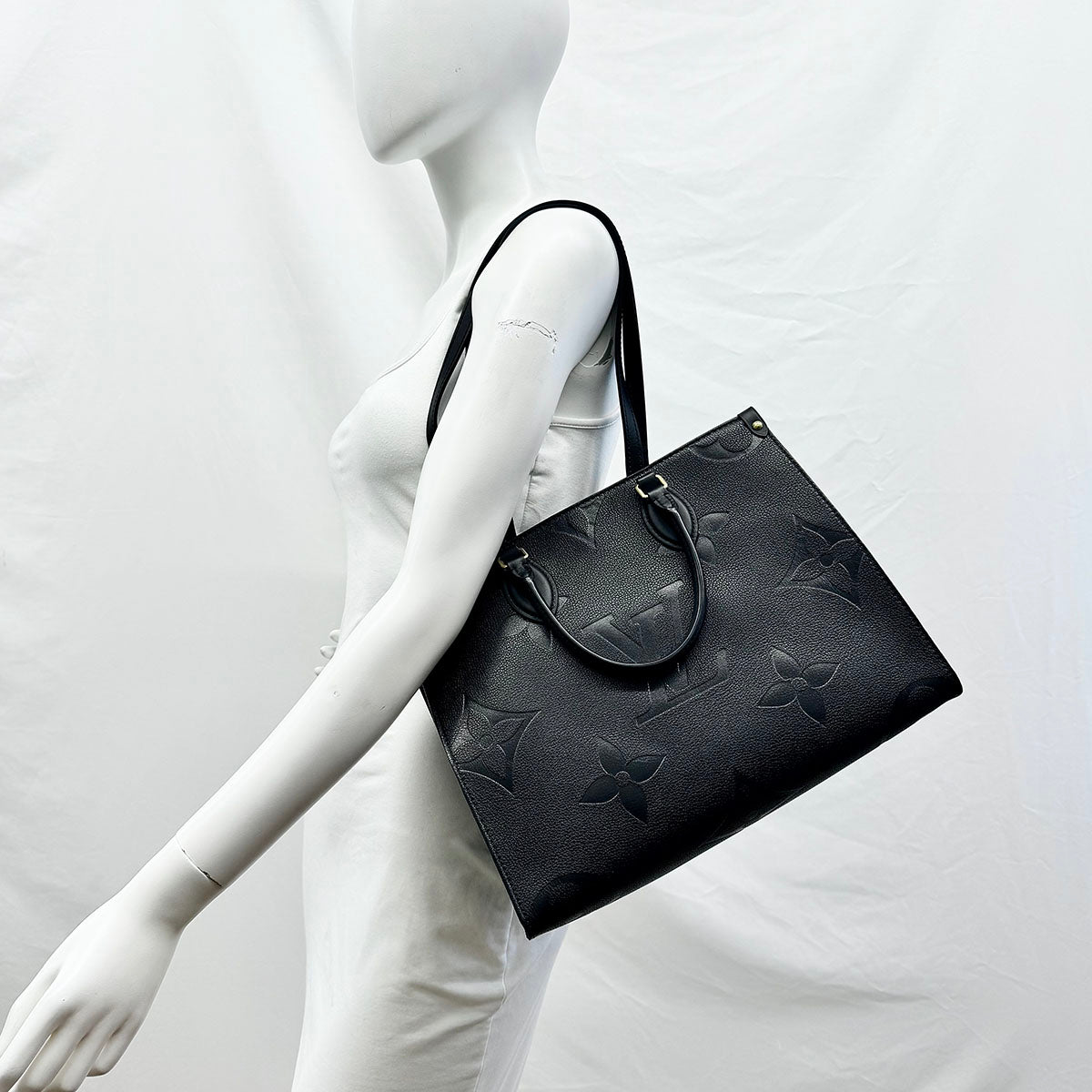 Louis Vuitton Monogram Giant OnTheGo Tote