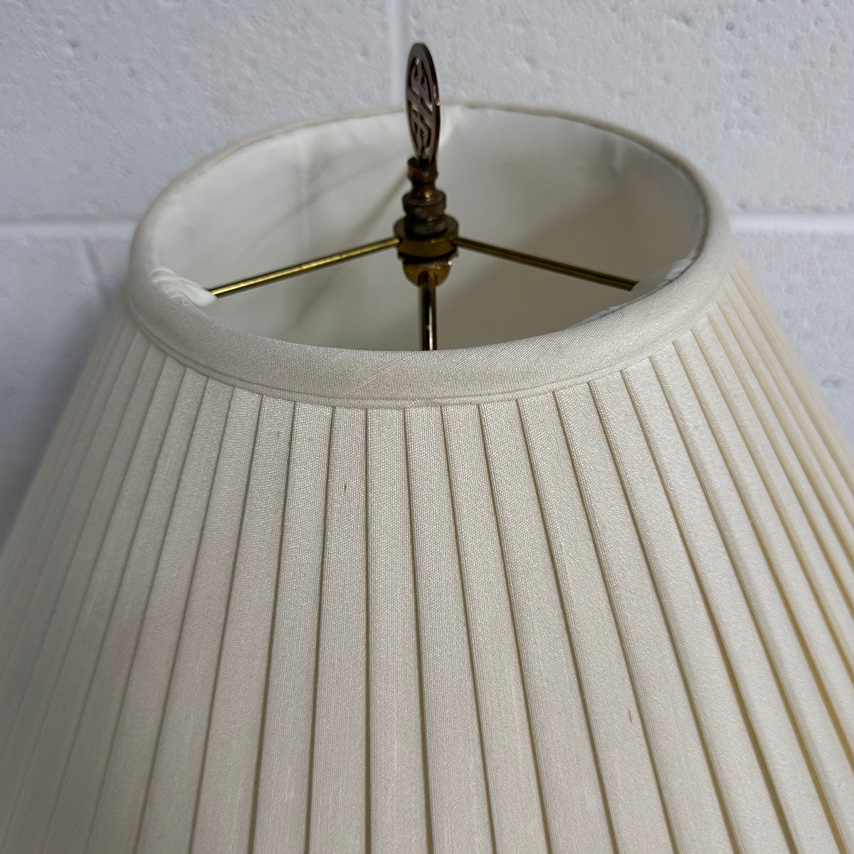 Vintage Asian Vase Table Lamp with Shade