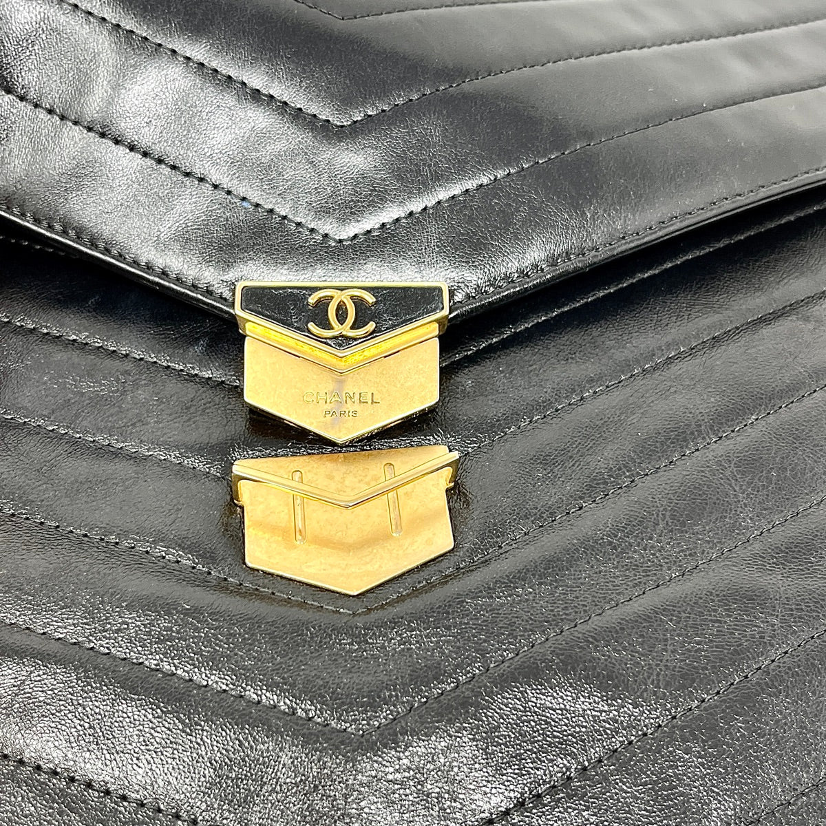 Chanel 2018 Paris-Hamburg Chevron Medal Large Flap Bag - shop 