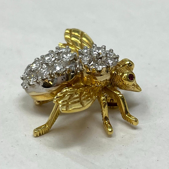 Load image into Gallery viewer, Rosenthal 18K Gold Bee Pin with 19 Full Cut Diamonds
