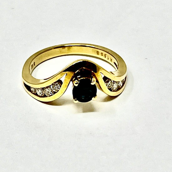 18K Gold Ring with Sapphire and Diamonds