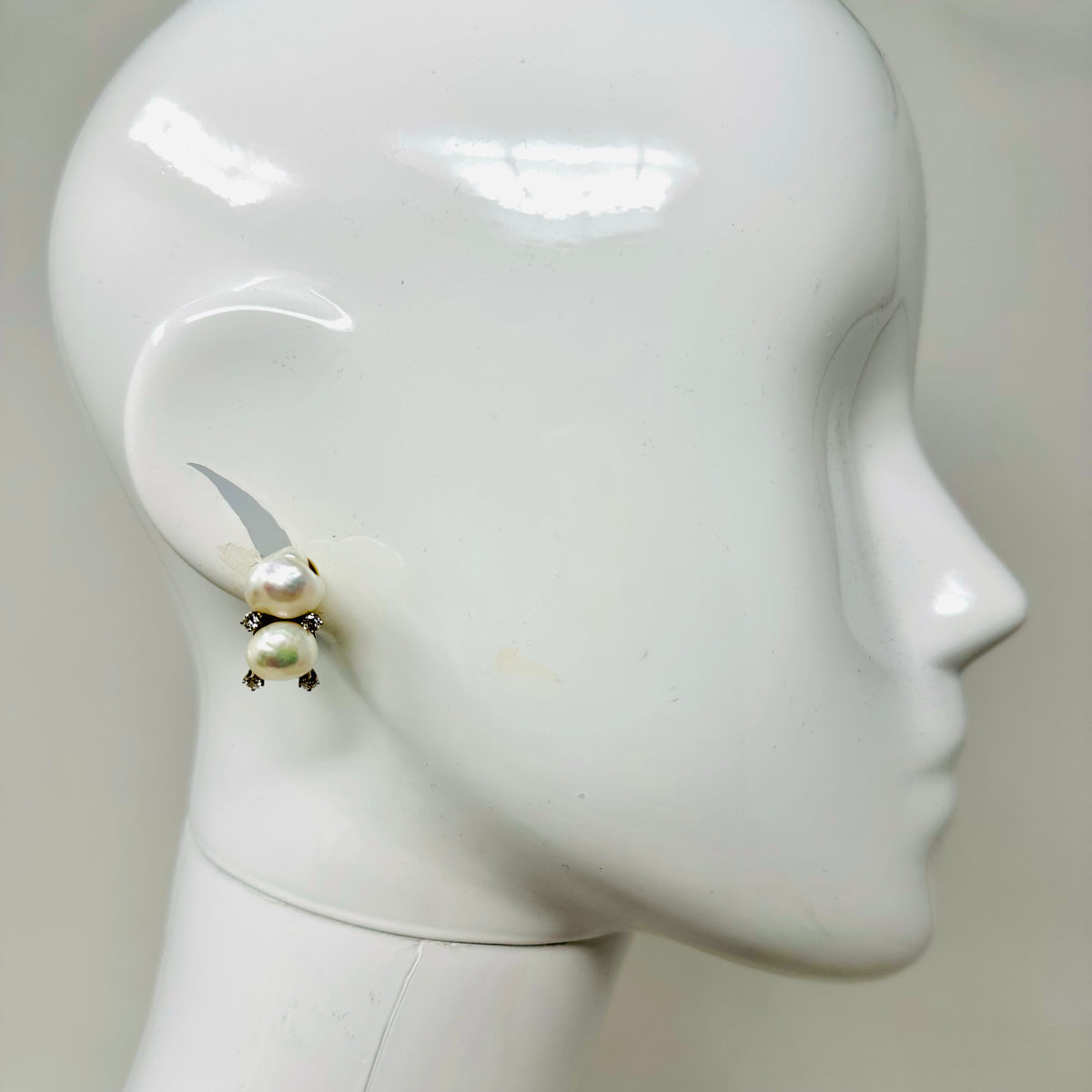 Load image into Gallery viewer, 18K Gold Earrings with 4 Biwa Cultured Pearls and 8 Full Diamonds
