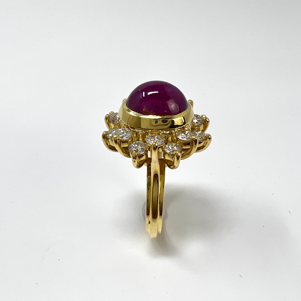18K Gold Ring with Star Ruby and 16 Diamonds