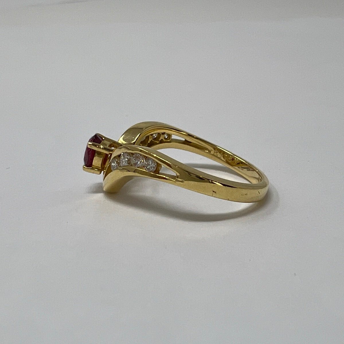 18K Gold  Ring with Ruby and Diamonds