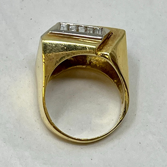 Load image into Gallery viewer, 18K Gold Ring with 10 Baguette Diamond

